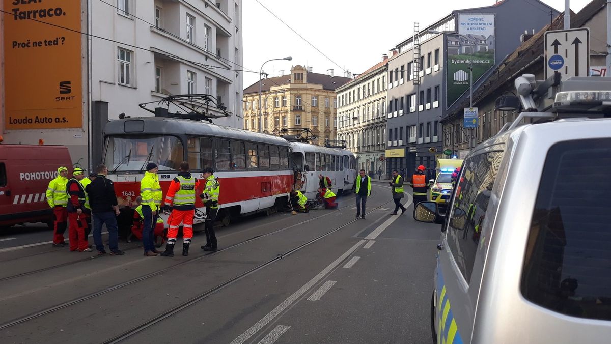 V Brně se srazily tramvaje, deset lidí je zraněných